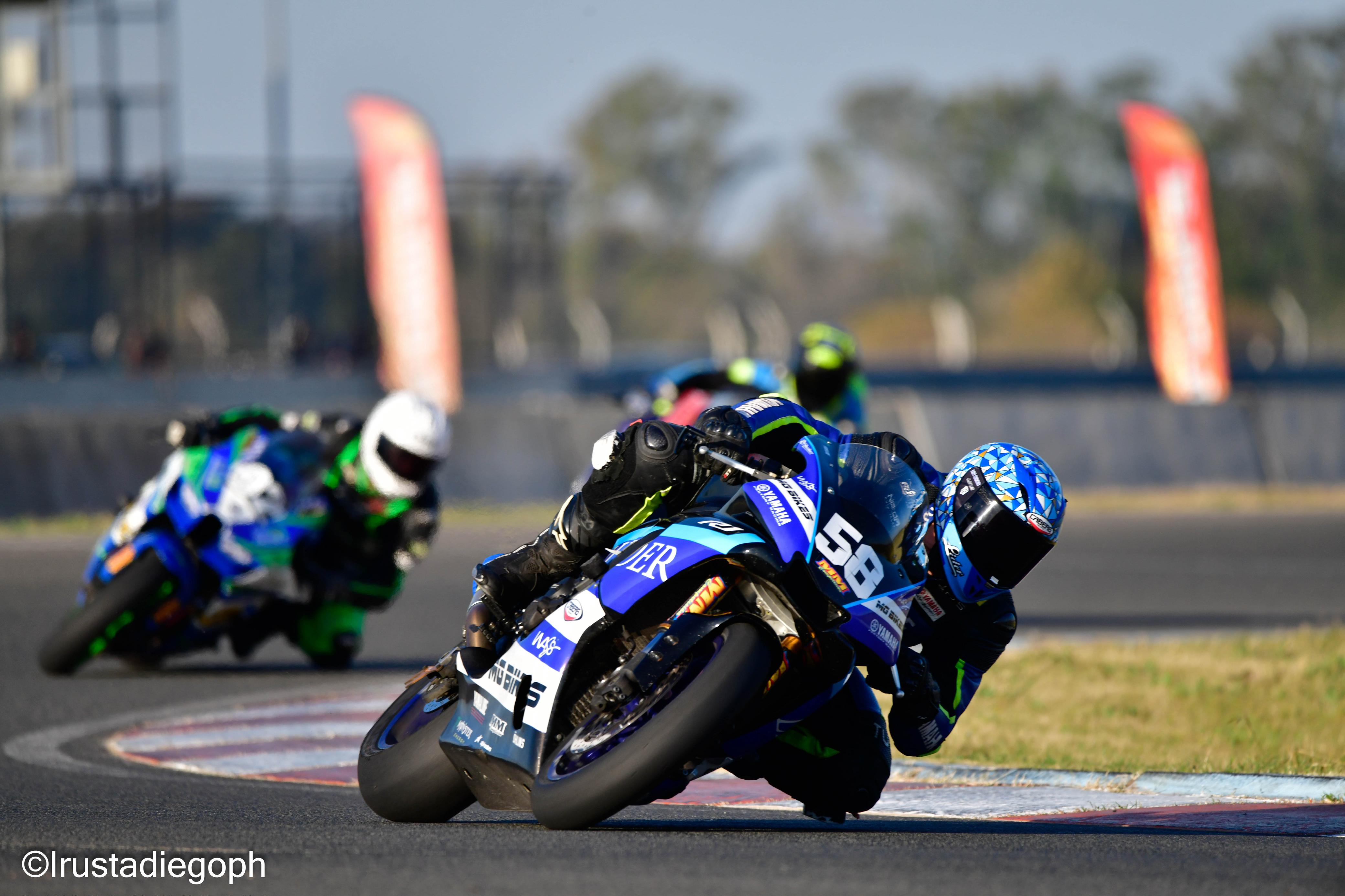 Es de Funes, anda en moto desde los 3 años y Yamaha lo convocó para competir en España